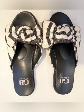 NEW sz 7 Gianni Bini black & white slides
